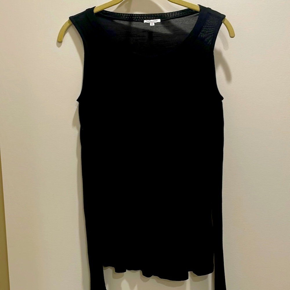 Splendid Cold Shoulder Top. Sz (S)